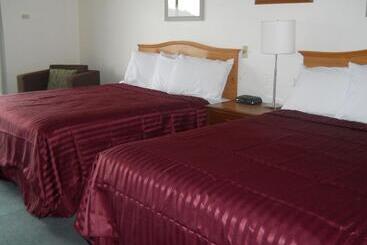 호텔 Oyster Bay Inn & Suites