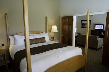 בית מלון כפרי Pine Ridge Inn