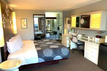 فندق على الطريق Oxford Inn