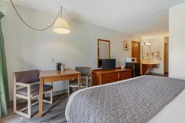 استراحتگاه Polynesian Hotel & Suites Wisconsin Dells/lake Delton