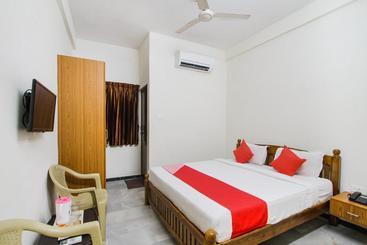 هتل Oyo 64195 Aryans Accommodations
