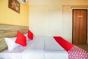 هتل Oyo 64195 Aryans Accommodations