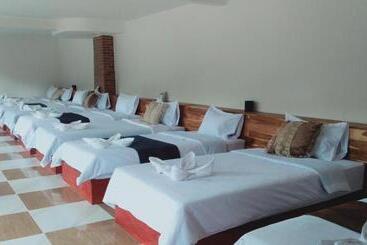 هتل آپارتمان Mekong Backpackers Pakbeng