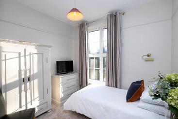 Pages Hotel And Guesthouse