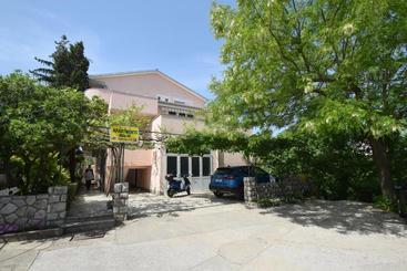 آپارتمان‌های توریست‌ها Apartments Kraljic