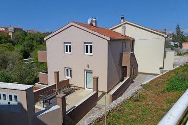 آپارتمان‌های توریست‌ها Apartment Nevena