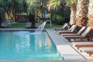 Despotiko Apartment Hotel & Suites