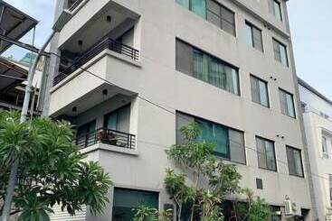 پانسیون Lea's Apartment A