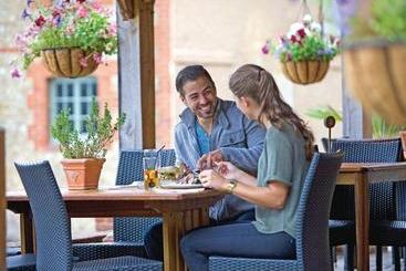 استراحتگاه Tilford Woods Lodge Retreat