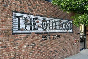 فندق The Outpost