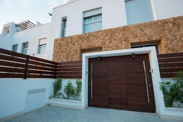 Жильё для туристов Luxury Villa Torrevieja With Swimmingpool