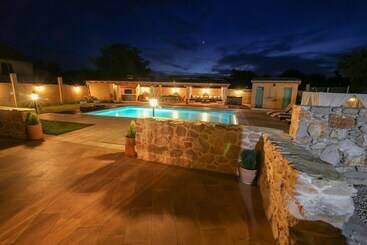 شقق خاصة سياحية Villa Biograd Nm Bozini Dvori  Pool, Sauna And Jacuzzi