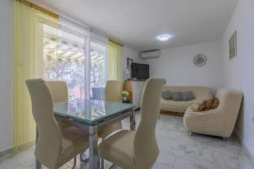 Apartment Cherry 2