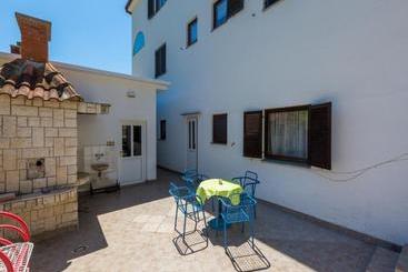 Apartments Ankica