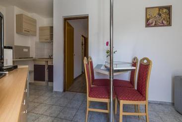 דירות לתיירים Apartments Frutis