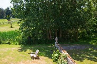 تختخواب و صبحانه Le Manoir Du Meldick