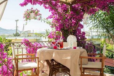 Жильё для туристов Bougainvillea House With View Near The Beach
