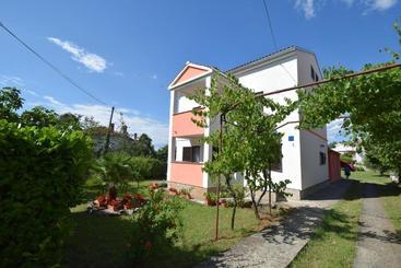 آپارتمانهای توریستها Apartments Petrovic