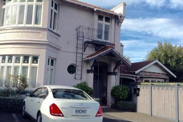 هتل Albatross Inn Bed & Breakfast