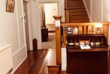 هتل Albatross Inn Bed & Breakfast