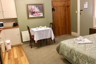 هتل Albatross Inn Bed & Breakfast
