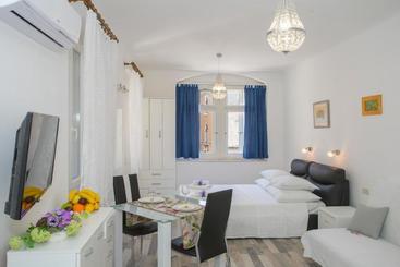 בית מלון כפרי Guesthouse Main Square