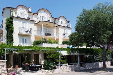 هتل Pansion Maestral