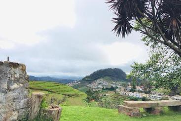 استراحتگاه Hill Top Individual Cottage Ooty
