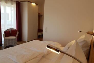 ホテル Gästehaus Staudenschloss