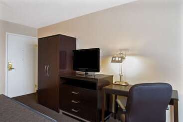 هتل Hampton Inn Manchester Downtown