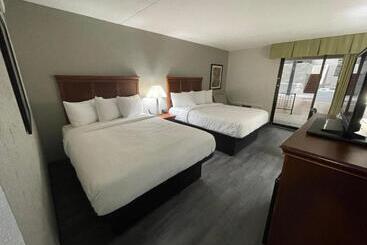호텔 Pine Lake Resort And Banquets