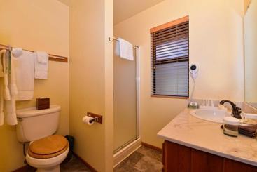 호텔 Quiet Creek Inn