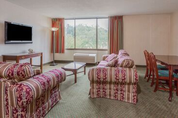فندق Ramada By Wyndham Triangle/quantico