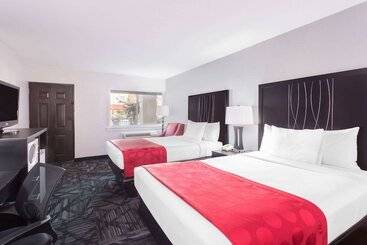 هتل Ramada By Wyndham Tuscaloosa