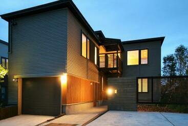 Shimogoryo House