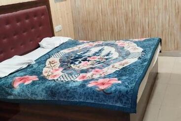 هتل Host Near Taj