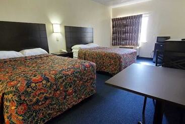 酒店 Plano Inn & Suites