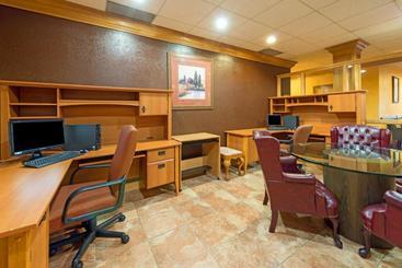 هتل Ramada By Wyndham Louisville North