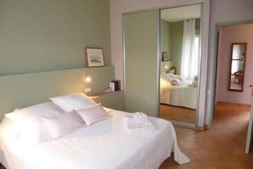 ペンション Château La Villatade