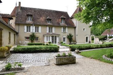 بنسيون Le Petit Chateau De Sainte Colombe
