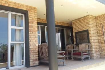 پانسیون The Whales Beach House