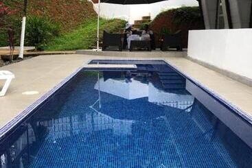 فندق Ballena Dorada Lodge