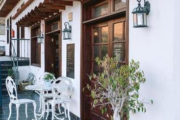 هتل La Casa Nova Hostel