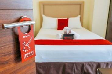 پانسیون Reddoorz @ Dona Jacinta Basak Mandaue