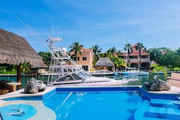 شقق خاصة سياحية Villa Marinera 5br By Rmh