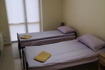 هاستل Academ House