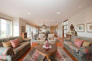 تختخواب و صبحانه Blackwood House