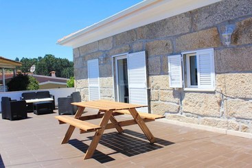 شقق خاصة سياحية Charming House With Shared Pool In Requiao + Enclosed Garden