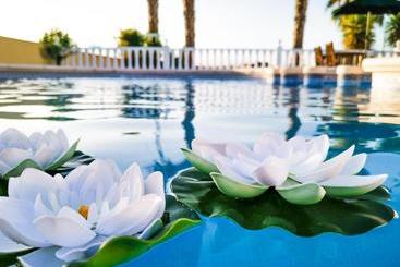 Villa 98 Bed & Breakfast