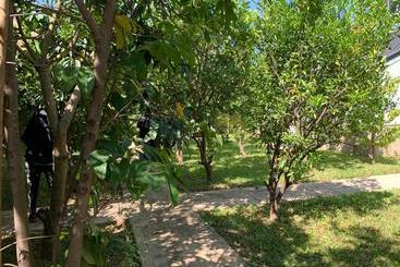 هتل Nordhaus Suites Garden And Tours